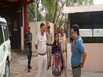 পুলিশের দ্বারস্থ হয় উচ্চমাধ্যমিক পরীক্ষার্থী৷ পুলিশের দ্বারস্থ হয় উচ্চমাধ্যমিক পরীক্ষার্থী৷