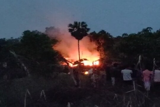 নুঙ্গিতে আগুনের দাপট