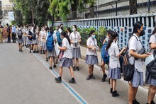 পরীক্ষাকেন্দ্রে মোবাইল আটকাতে তিন দফা পদক্ষেপ সংসদের, ব্যবহার হবে মেটাল ডিটেক্টর