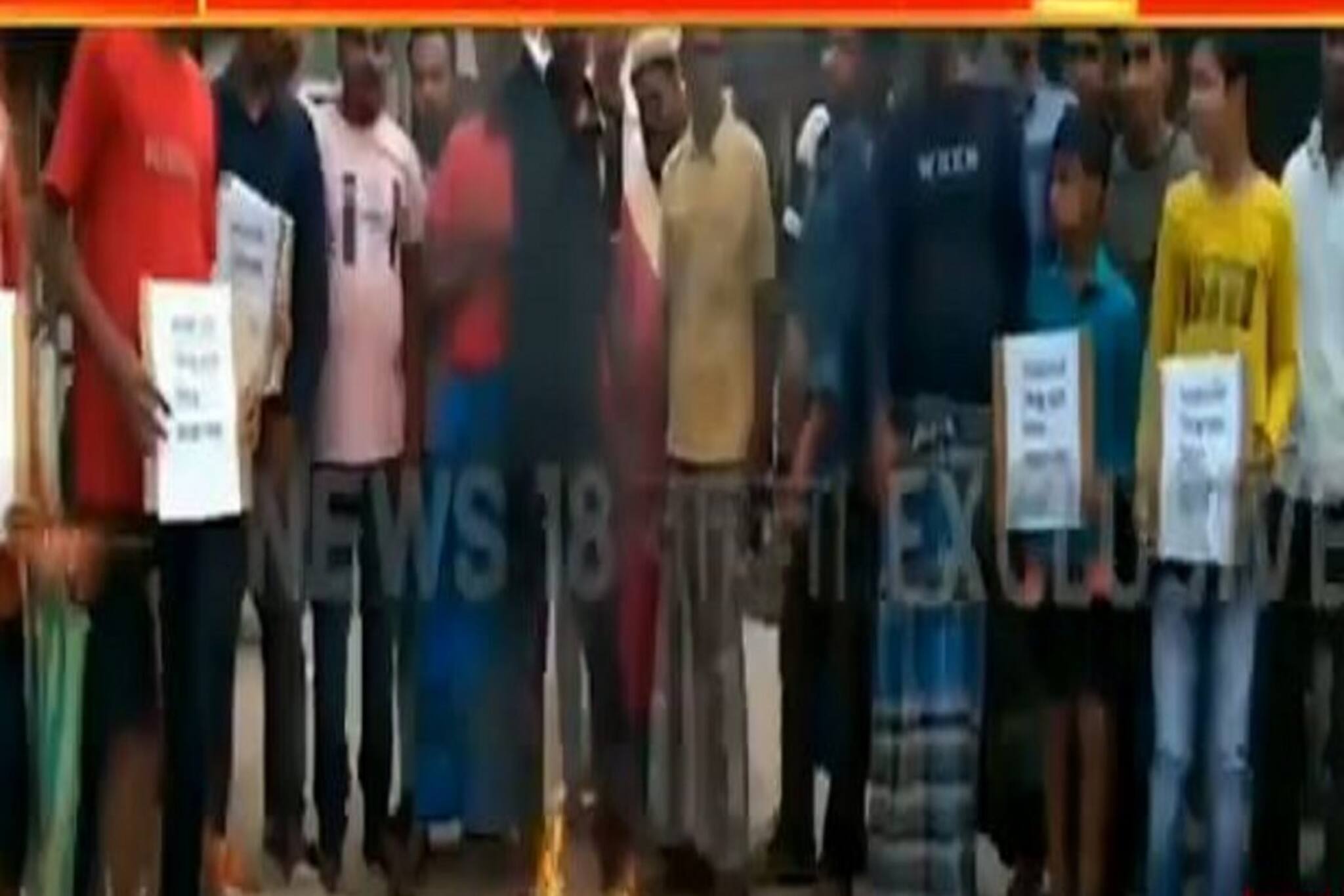 নিম্নমানের সামগ্রী দিয়ে রাস্তা 'তৈরি', রাস্তায় টায়ার জ্বালিয়ে বিক্ষোভ