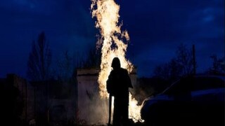 হোলির উৎসব ছোঁড়া হয় জ্বলন্ত কয়লা 