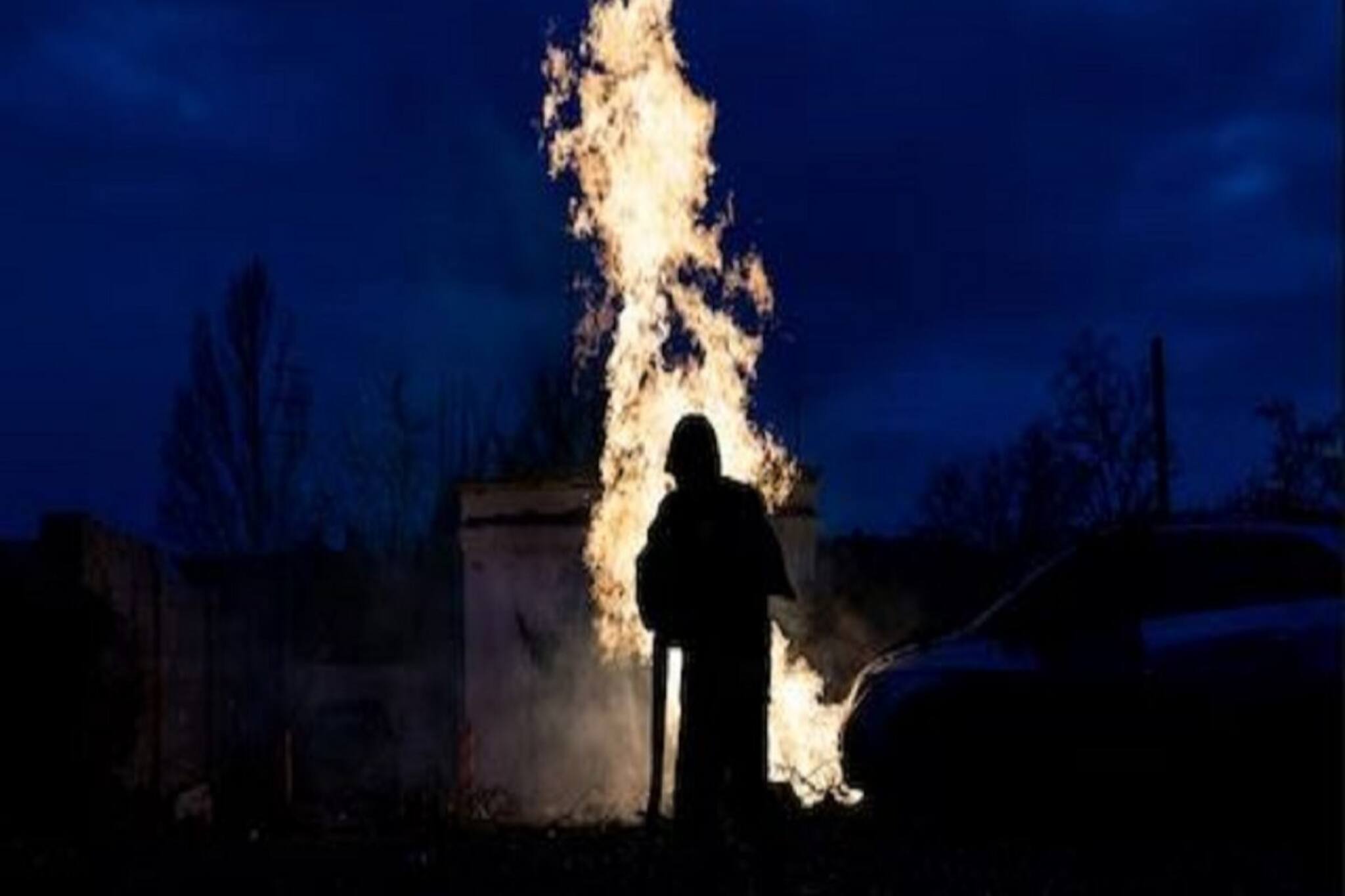 Holi 2023: বড় অদ্ভুত এই ‘হোলি’, রঙ নয় একে অপরের দিকে ছোঁড়া হয় জ্বলন্ত কয়লা