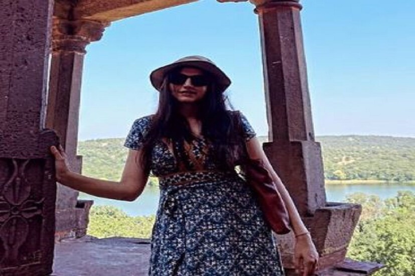 আইএএস পরী বিষ্ণৌই ছোটবেলা থেকেই লেখাপড়ায় অত্যন্ত ভাল ছিলেন ৷ তিনি ইউপিএসসি পরীক্ষায় বসার আগে নেট জেআরএফ পরীক্ষায় উত্তীর্ণ হন ৷ ছবি সৌজন্যে ইনস্টাগ্রাম ৷ 