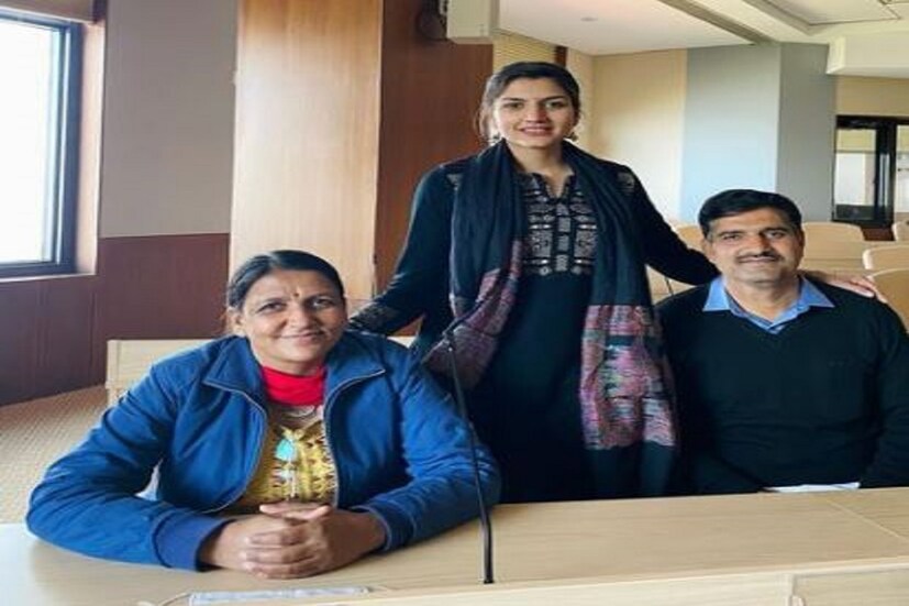 সেই পরীই জানিয়েছিলেন তাঁর ভাই না হওয়ায় পাড়া পড়শি-সহ আত্মীয়স্বজনেরা কিন্তু সেই মেয়েই আজ পৃথিবীর সামনে বাবা-মায়ের মুখ উজ্জ্বল করেছেন ৷ ছবি সৌজন্যে ইনস্টাগ্রাম ৷ 