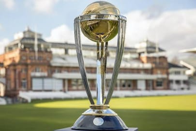তবে এবার ঘরের মাঠে ভারতকেই বিশ্বকাপ জয়ের প্রধান দাবিদার মনে করা হচ্ছে। ৮ অক্টোবর অস্ট্রেলিয়ার বিরুদ্ধে ম্যাচ দিয়ে বিশ্বকাপ অভিযান শুরু করতে চলেছে বিরাট কোহলি-রোহিত শর্মারা। তার আগে এবারের বিশ্বকাপ জিততে পারে কোন দেশ তা জানিয়েদিলেন বিশ্বখ্যাত জ্যোতিষী গ্রিনস্টোন লোবো।