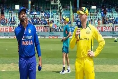 চেন্নাইতে টস করছেন রোহিত স্মিথ