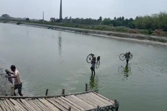 ইছামতীতে