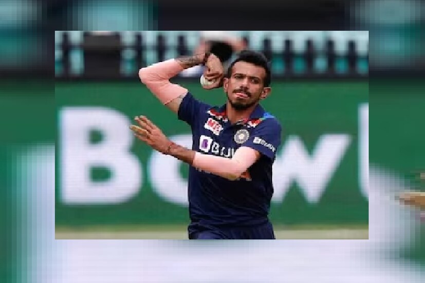 যুজবেন্দ্র চাহাল: স্পিনার যুজবেন্দ্র চাহালকে চেন্নাই ওয়ানডেতে সুযোগ দেওয়া হতে পারে। অস্ট্রেলিয়ার বিরুদ্ধে শেষ ম্যাচে কুলদীপ মাত্র এক ওভার পেয়েছিলেন, যেখানে তিনি ১২ রান দেন। এর আগে মুম্বই ওয়ানডেতেও কুলদীপ মাত্র একটি উইকেট পেয়েছিলেন। (AP)