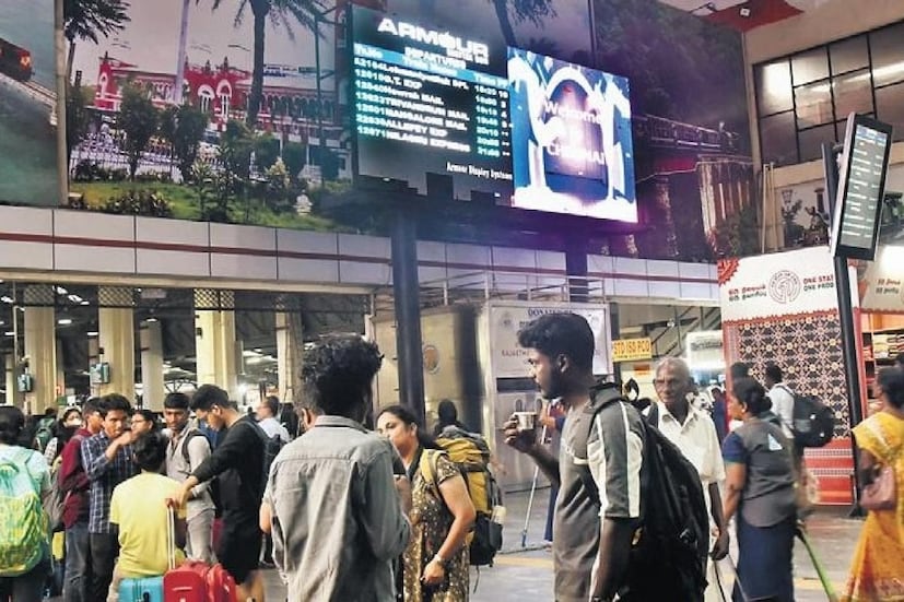 দক্ষিণ রেলের জেনারেল ম্যানেজার আর এন সিং জানিয়েছেন, “আমরা সমস্ত রেল আধিকারিকদের নির্দেশ দিয়েছি। ডিসপ্লে বোর্ড ও পর্যাপ্ত অনুসন্ধান কেন্দ্রগুলিতে সহায়তার জন্য ২৪ ঘণ্টাই কর্মীরা থাকবেন। যাত্রীদের কোনও রকম সমস্যাই হবে না।” 