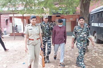 অভিযুক্ত