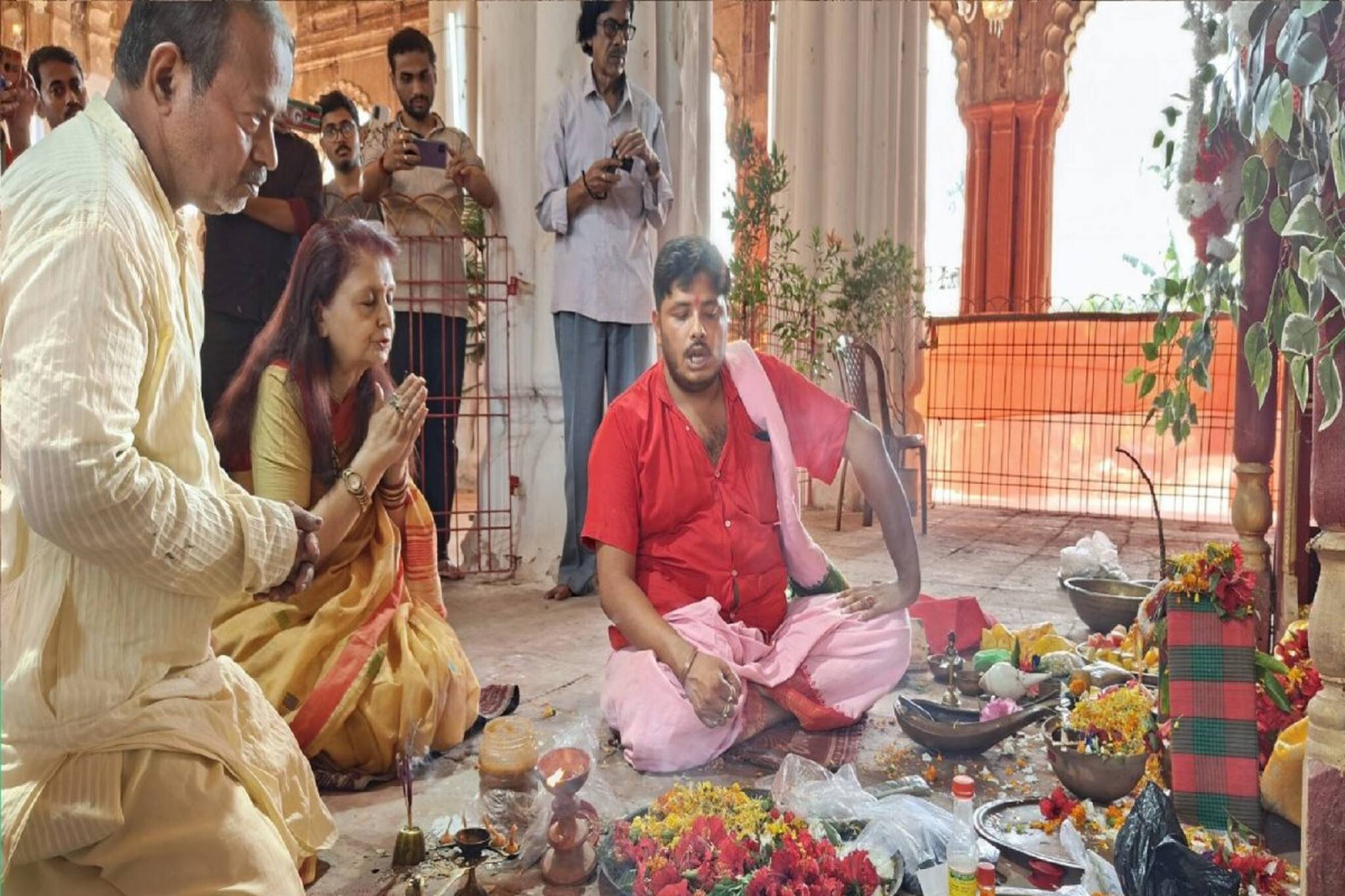 কৃষ্ণনগরের অন্নপূর্ণা পুজো সম্পর্কে জানেন? রাজা এবং রানিমা-র মুখ থেকে শুনুন