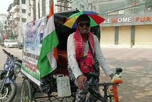 ঠেলা গাড়ি নিয়ে পাড়ি আট হাজার কিলোমিটার, স্বপ্নপূরণের যাত্রায় বিক্রম