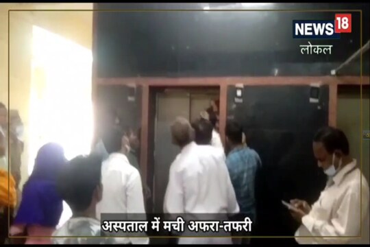 হাসপাতালে লিফটের আটকে তিন