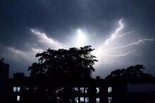 গোসাবায় বাজ পড়ে মর্মান্তিক মৃত্যু, রাজ্যজুড়ে দুর্যোগে সতর্কতা নিতে কী করবেন?