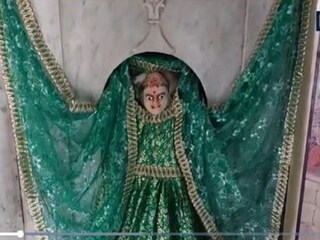 অবাঞ্ছিত সম্পর্ক থেকে রেহাই বা ডিভোর্সের মামলা ঝুলে? নবরাত্রিতে ভক্তের ঢল নেমেছে দেশের এই দেবী মন্দিরে!