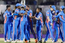 দিল্লির মান বাঁচাল শিখা ও রাধা, ট্রফি জিততে মুম্বইয়ের সামনে টার্গেট ১৩২