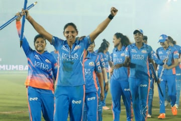 ইতিহাস তৈরি করল মুম্বই ইন্ডিয়ান্স মহিলা দল, রইল সেলিব্রেশনের সেরা ছবি