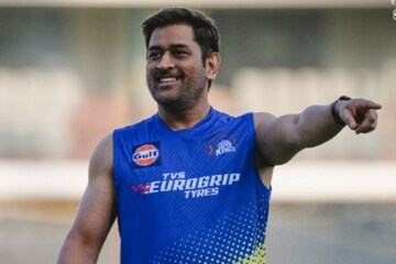 ঝড় তুলল 'বুড়ো' ধোনির 'ডোলে-শোলে', মাহির বডি দেখে লজ্জা পাবে কোহলি-হার্দিকরা ঝড় তুলল 'বুড়ো' ধোনির 'ডোলে-শোলে', মাহির বডি দেখে লজ্জা পাবে কোহলি-হার্দিকরা