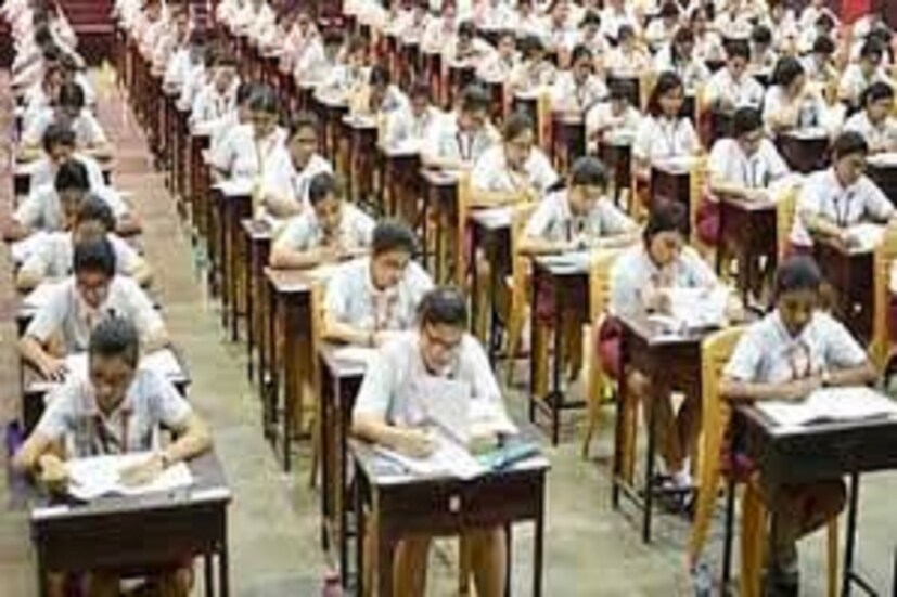 তবে হাই মাদ্রাসার শিক্ষক এই বিষয়ে জানিয়েছেন যে মা, ছেলের অদম্য উৎসাহ দেখে তিনি স্যালুট জানিয়েছেন, উচ্চশিক্ষার এই ইচ্ছা অন্যদেরও উৎসাহিত করবে বলেই মনে করেন ৷ প্রতীকী ছবি ৷