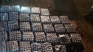 মালদহের কালিয়াচকে উদ্ধার প্রচুর ব্রাউন সুগার এবং নিষিদ্ধ কফ সিরাপ