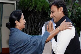 মমতার সঙ্গে বরাবরই সুসম্পর্ক অখিলেশের। 