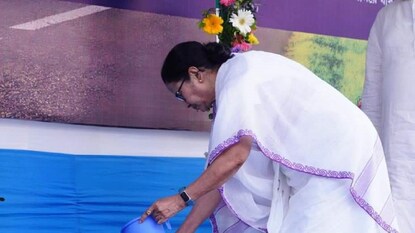 কেন্দ্রের বিরুদ্ধে বঞ্চনার অভিযোগ, আজ থেকে ধর্নায় বসছেন মমতা বন্দ্যোপাধ্যায় কেন্দ্রের বিরুদ্ধে বঞ্চনার অভিযোগ, আজ থেকে ধর্নায় বসছেন মমতা বন্দ্যোপাধ্যায়