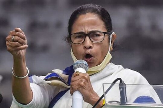 দিল্লিতে গিয়ে ধরনায় বসবেন মুখ্যমন্ত্রী