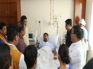 অসুস্থ মন্ত্রী সুশান্ত চৌধুরীর শারীরিক অবস্থার খোঁজ নিতে হাসপাতালে ত্রিপুরার মুখ্যমন্ত্রী মানিক সাহা