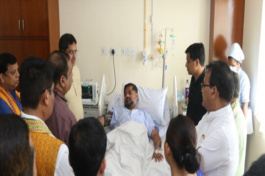 অসুস্থ মন্ত্রী সুশান্ত চৌধুরীর শারীরিক অবস্থার খোঁজ নিতে হাসপাতালে ত্রিপুরার মুখ্যমন্ত্রী মানিক সাহা