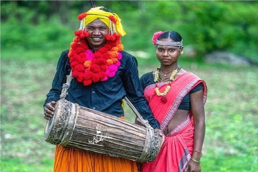 কিন্তু ভারতে একটি গ্রাম রয়েছে  যেখানে বসবাসকারী উপজাতি  (Indian Tribe Liberal Outlook) প্রেমের শারীরিক সম্পর্ককে গুরুত্বপূর্ণ অগ্রাধিকার দেয়। এই জায়গায় প্রেম করা বা বিয়ের আগে শারীরিক সম্পর্ক স্থাপন করা অপরাধ নয়৷