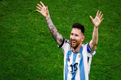 আর্জেন্টিনার হয়ে মেসি ম্যাজিক চলছেই
