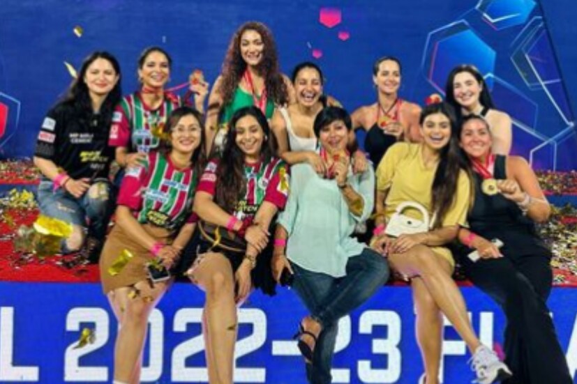 এছাড়া মোহনবাগানের প্লেয়ারদের স্ত্রী ও বান্ধবীরা সকলে মিলে একসঙ্গে ছবি তোলেন। 