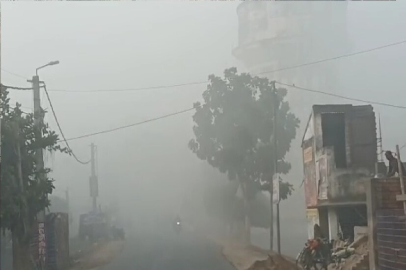 *আজ সূর্যাস্ত হবে বিকেল ৫ঃ৪০ মিনিট নাগাদ। আপেক্ষিক আর্দ্রতার পরিবার ঘোরাফেরা করবে ৭০ শতাংশের কাছাকাছি। আগামী কয়েকদিন একইরকম কুয়াশা থাকার সম্ভাবনা রয়েছে। কিন্তু তাপমাত্রা বাড়তে পারে বেশ কয়েক ডিগ্রি।