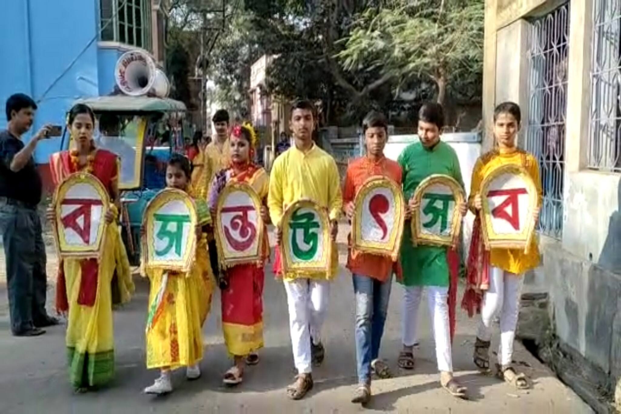 শান্তিনিকেতনের আদলে মহা সমারোহে বসন্ত উৎসব পালন কান্দিতে