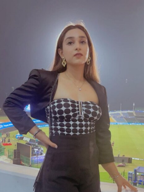 কলকাতা নাইট রাইডার্সের অলরাউন্ডার নীতীশ রানা ২০১৯ সালো তার বান্ধবী সাঁচি মারওয়াহাকে বিয়ে করেছেন। সাঁচি নিজেই বলেছেন তিনি পার্টি করতে ও লোকেদের সঙ্গে বন্ধুত্ব করতে খুব পছন্দ করেন। রানাকে লাজুক বলেও আখ্যা দিয়েছেন সাচি।