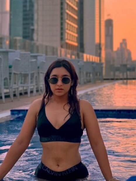 বিদেশে সুইমিং পুল থেকে উঠে আসা বিকিনি পরিহিত সাঁচির এই ছবিটি সোশ্যাল মিডিয়ায় রীতিমত ঝড় তুলেছিল। সকলেই খুব পছন্দ করেছিল। এছাড়াও ছাড়াও সমুদ্রের তীরেও নিজের নানা বিকিনি পরিহিত ছবি শেয়ার করেছেন নীতিশ রানার বউ।