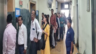 নবান্নে ঢুকতে সরকারি কর্মচারীদের লম্বা লাইন। 