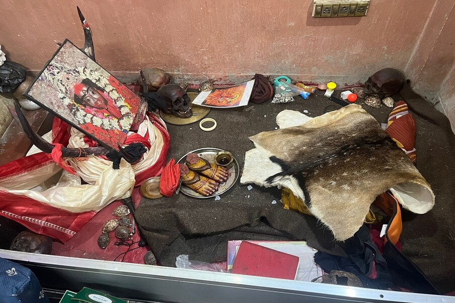  নাগেরবাজারের ঘটনায় বিশেষ দল গঠন। চার সদস্যের দল গঠন করল বন দফতর। উত্তরবঙ্গের অ্যাডিশনাল পিসিসিএফের দায়িত্বে এই দল। উদ্ধার হওয়া বন্যপ্রাণীদের দেহাংশ কোথা থেকে এল, তা জানতেই এই দল তৈরি করা হল।