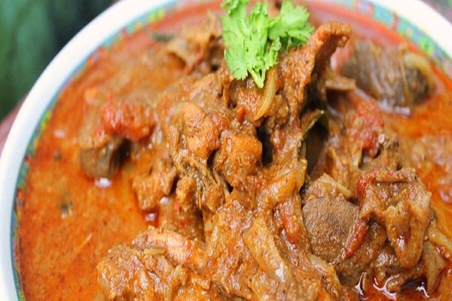  রবিবার মানেই মাংস-ভাতের দুপুর৷ অনেকেরই অভ্যাস থাকে মাংসের ঝোল থেকে আগে মেটের টুকরো তুলে নেওয়া৷ কারণ মাংসের ওই অংশ তাঁদের এতই প্রিয়৷ ঝোল ছাড়া মেটের চচ্চড়িও তাঁদের কাছে উপাদেয় বা লোভনীয়৷