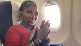 প্রৌঢ়া ইউটিউবার জীবনে প্রথম বার বিমানে উঠলেন ৬২ বছর বয়সে