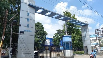 ধৃতদের কাছ থেকে কলকাতা মেডিক্যাল কলেজ এবং এনআরএসে ভর্তির জাল চিঠি ও রাবার স্ট্যাম্প উদ্ধার হয়েছে