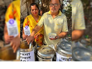 স্ত্রীর সঙ্গে আলোচনা করে তিনি ঠিক করেন নিজেরাই কিছু শুরু করবেন