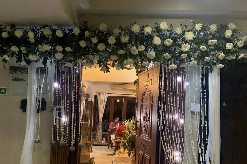 অভিষেক ও তাঁর স্ত্রী দুজনেই সাঁইবাবার ভক্ত৷ তাঁর বাণী ও আদর্শ এখনও জীবনে ধ্রুবতারার মতো বলেই মনে করেন সংযুক্তা৷