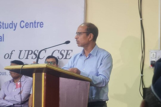 দুয়ারে সরকার নিয়ে আজ, শনিবার বিকেল পাঁচটা থেকে জরুরি বৈঠক ডাকলেন মুখ্যসচিব হরিকৃষ্ণ দ্বিবেদী