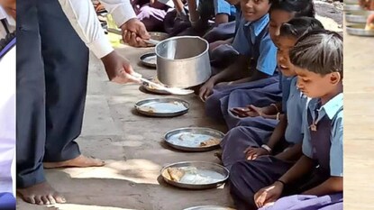 নবান্ন সূত্রে খবর আপাতত প্রত্যেকটি জেলার চার-পাঁচটি ব্লকে পাইলট আকারে এই প্রকল্প চালানো হবে নবান্ন সূত্রে খবর আপাতত প্রত্যেকটি জেলার চার-পাঁচটি ব্লকে পাইলট আকারে এই প্রকল্প চালানো হবে