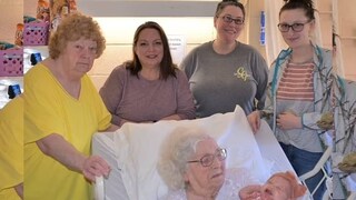 ৬০০ জনের ঠাকুমা দিদিমা হয়ে গিয়েছেন আমেরিকার কেন্টাকির এক বৃদ্ধা