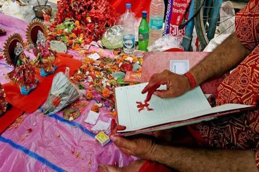 ১৪২৯-কে পিছনে ফেলে রেখে আমরা পা রাখব ১৪৩০-এ। নতুন বছরকে স্বাগত জানানো বা বর্ষবরণের আনন্দে মেতে উঠবে আপামর বাঙালি।