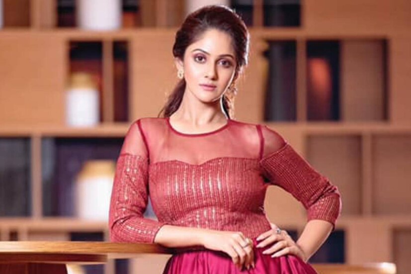 এ ছাড়াও ওটিটি-তেও চুটিয়ে কাজ করছেন তৃণা। দিন কয়েক আগে মুক্তি পেয়েছে তাঁর 'গভীর জলের মাছ'। 