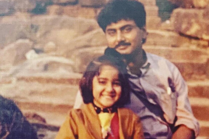 এই নায়িকার কেরিয়ার শুরু হয়েছিল ক্য়ামেরার পিছনে। সহপরিচালক হিসেবে কাজ করতে করতেই আসে অভিনয়ের সুযোগ। প্রথম ধারাবাহিক থেকেই সকলের মন জয় করেছিলেন তিনি। এর পর 'খড়কুটো' আঁকড়ে বাংলার ঘরে ঘরে পৌঁছে যান তিনি।