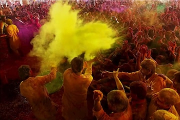 প্রাণপ্রিয় চুল যেন দোলের রঙে নষ্ট না হয়, কীভাবে যত্ন নেবেন? জানাচ্ছেন চিকিৎসক প্রাণপ্রিয় চুল যেন দোলের রঙে নষ্ট না হয়, কীভাবে যত্ন নেবেন? জানাচ্ছেন চিকিৎসক